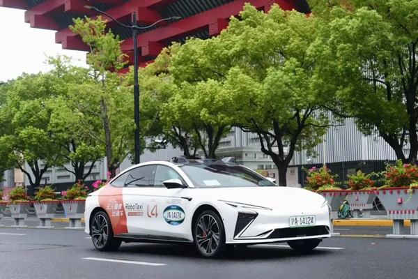 破浪2025：上汽利润、技术、出海三线狂飙，巨轮找到新航线