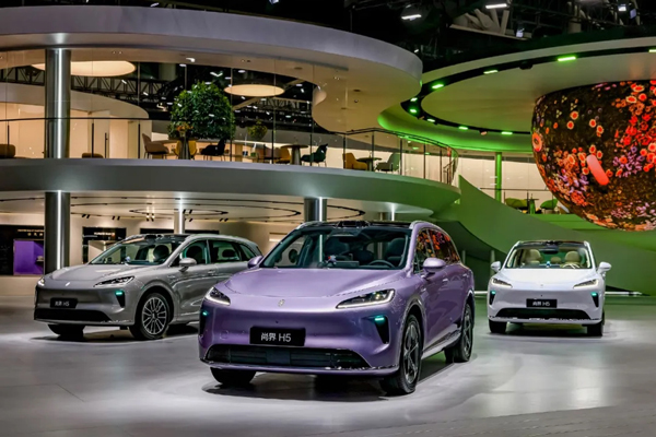 销量两位数增长！上汽2025：从容驭浪，科技向新